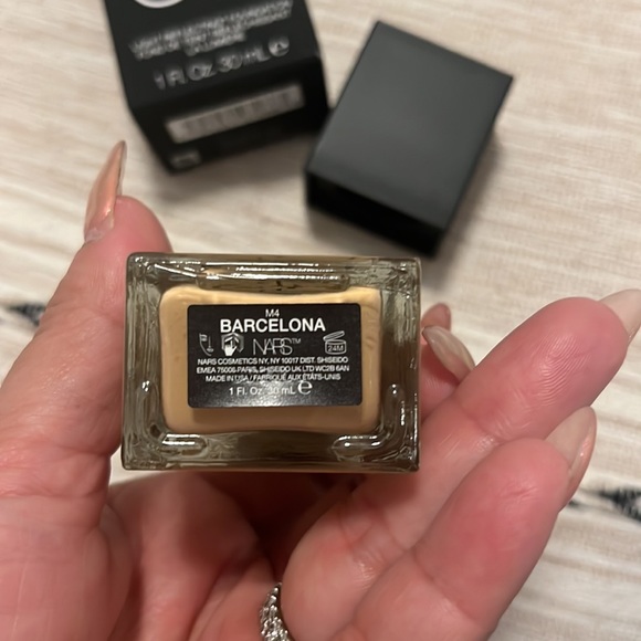 NARS Light Reflecting Advanced Skincare Foundation, Medium 4 Barcelona - Picture 6 of 6